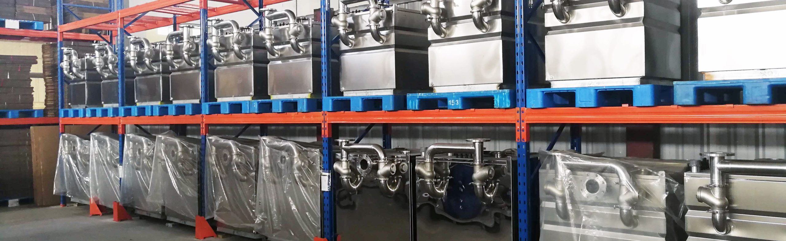 生产车间一角赛墨生产车间产品中心